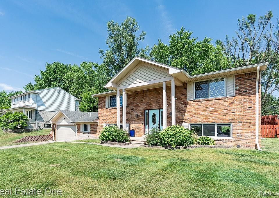 1st image of 52598 Belle Vernon Dr