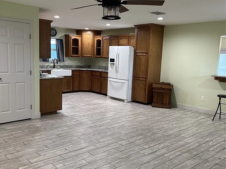 715 S Verne St — Photo 2