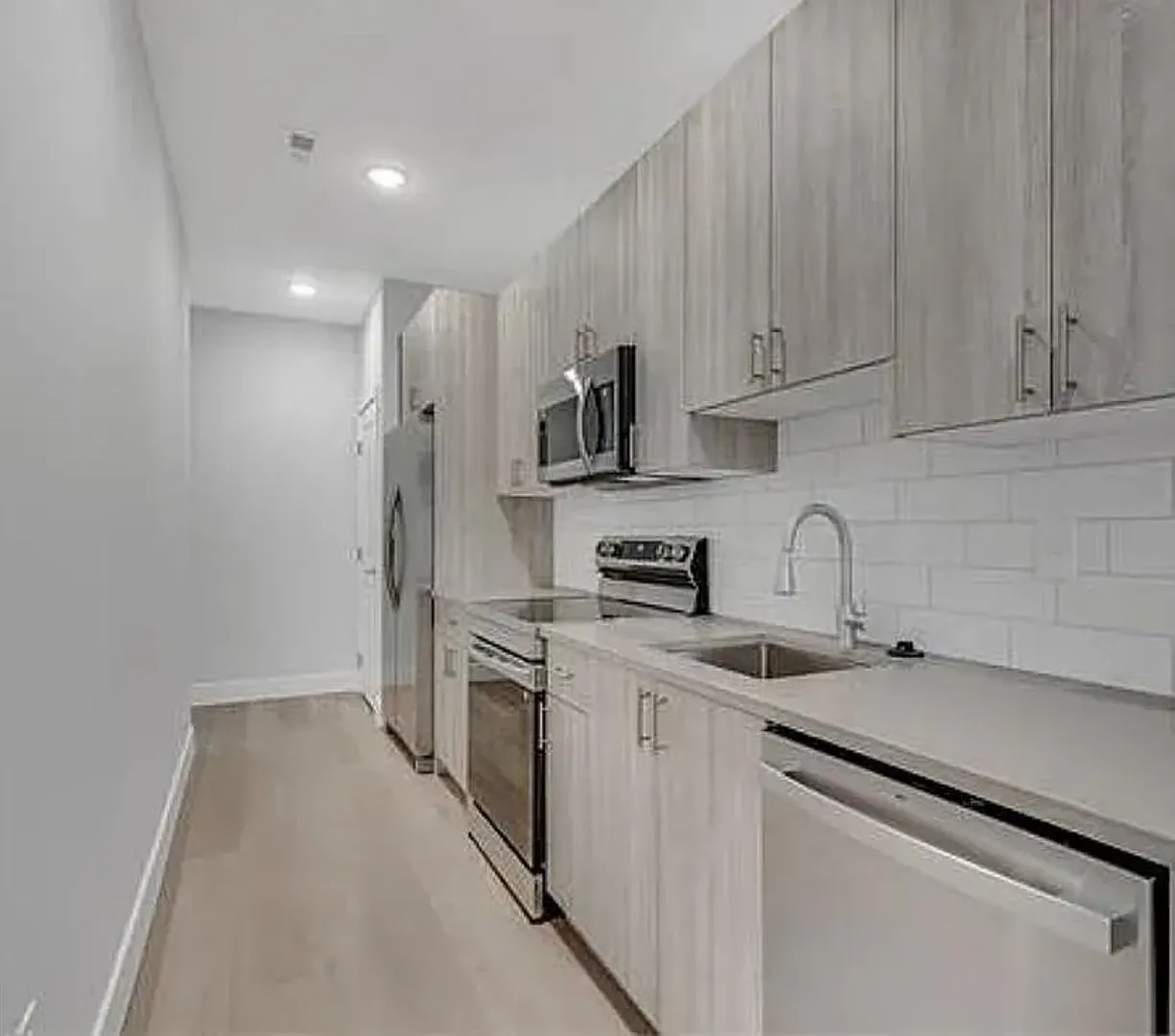 3260 N 13TH ST — Photo 2