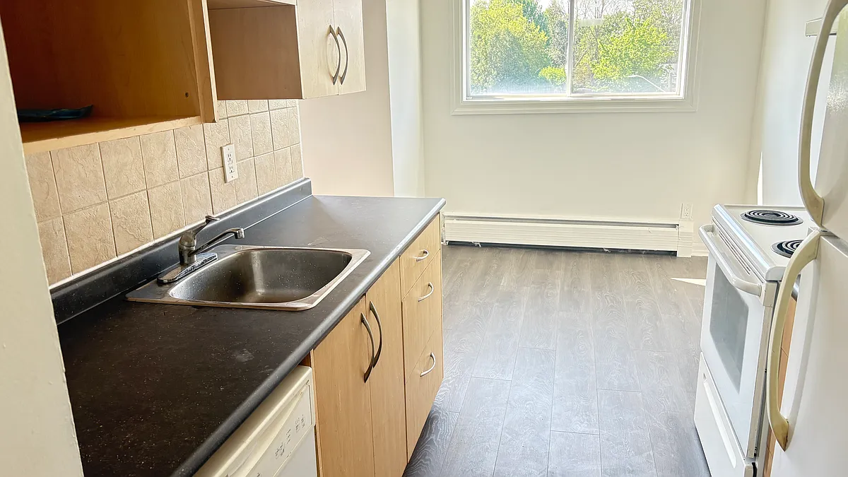 Building Photo - 792 Hughson St #13