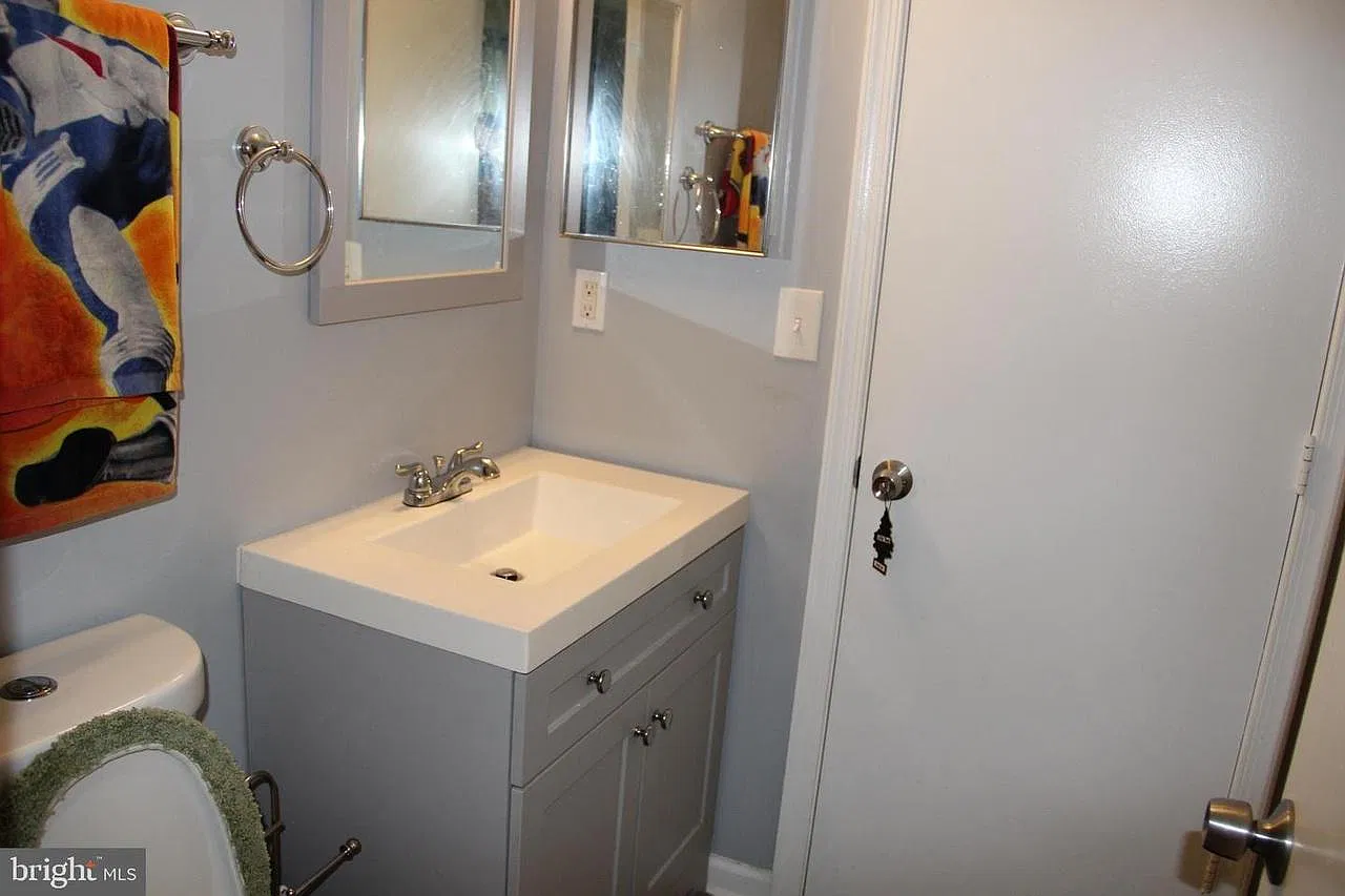3 bed, 1099 sqft, $3,140 — Photo 4