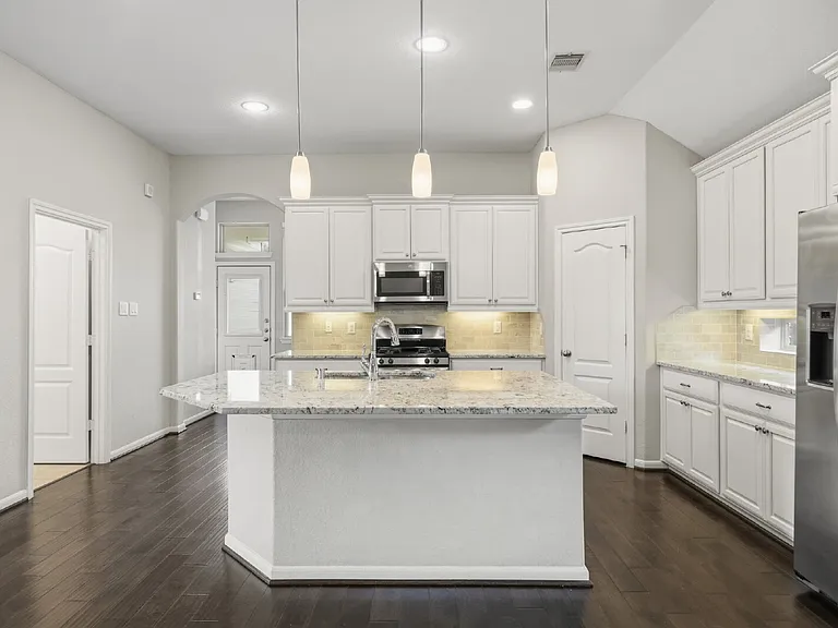 217 Brookwood Park Ln — Photo 4
