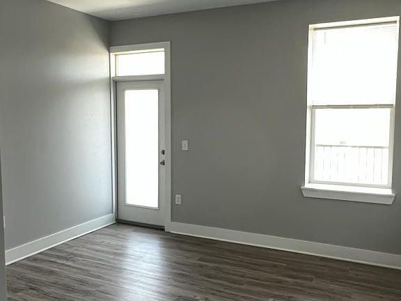 4th image of 4632 Centre Ave APT 3