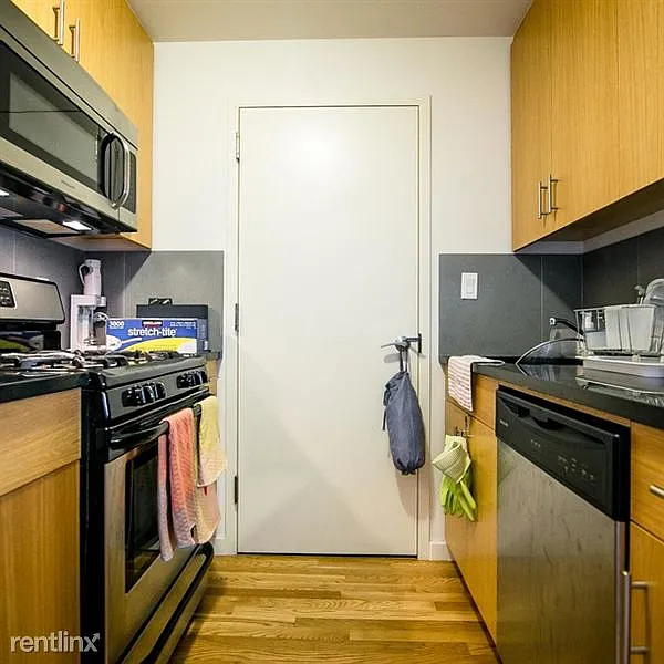 261_Eckford_Street__2A-4