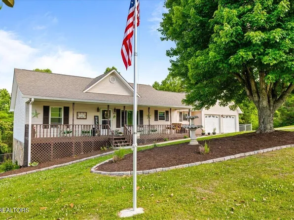 327 Gail Ln, Jacksboro, TN 37757