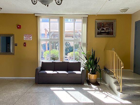 4th image of 1835 S Bentley Ave APT 1