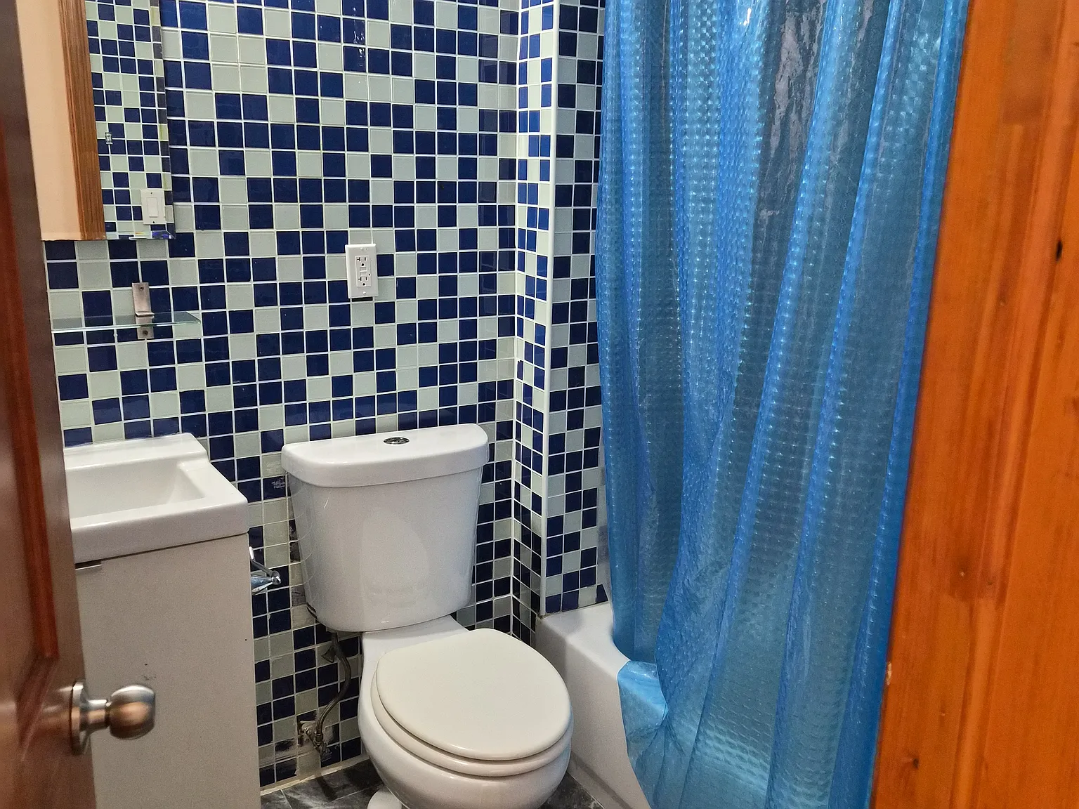 3 bed, 1.5 bath, 1000 sqft, $2,800 — Photo 1