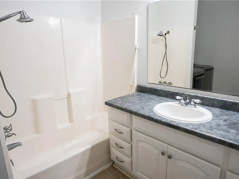 112 Farquhar St #1 — Photo 9