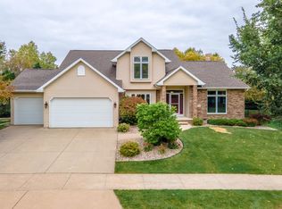 216 E Carrington Ln, Appleton, WI 54913