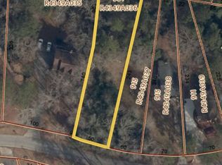 931 Lake Dr, Snellville, GA