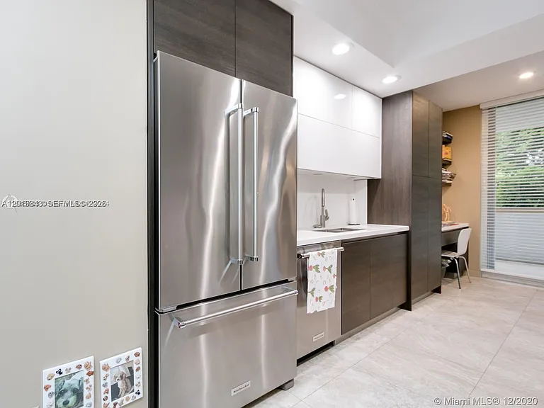 21150 Point Pl #405 — Photo 5