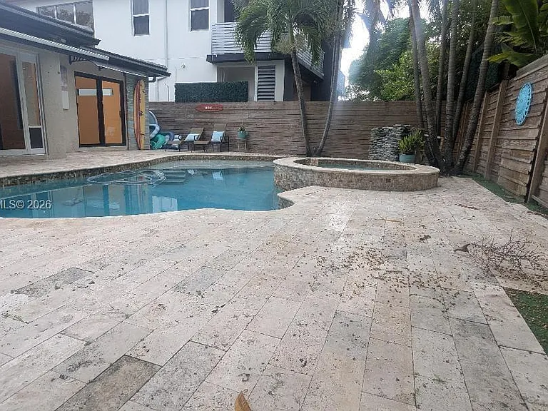 1508 NE 5th Ct — Photo 4