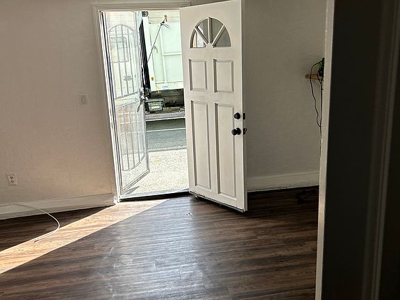 2nd image of 827 Georgia St APT C