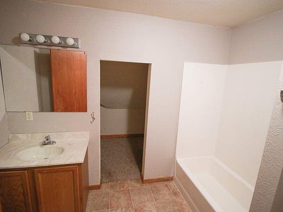 4th image of 827 N 3rd Ave #1
