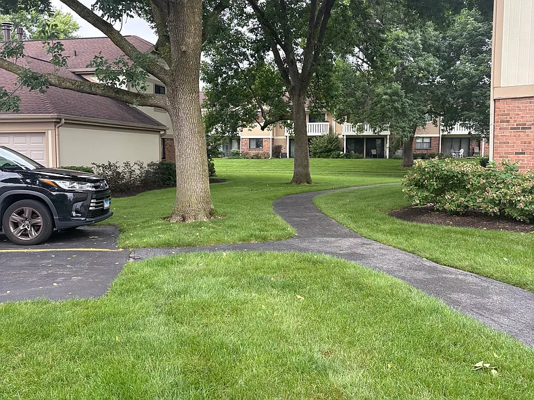 1056 Deerpath Ct — Photo 16