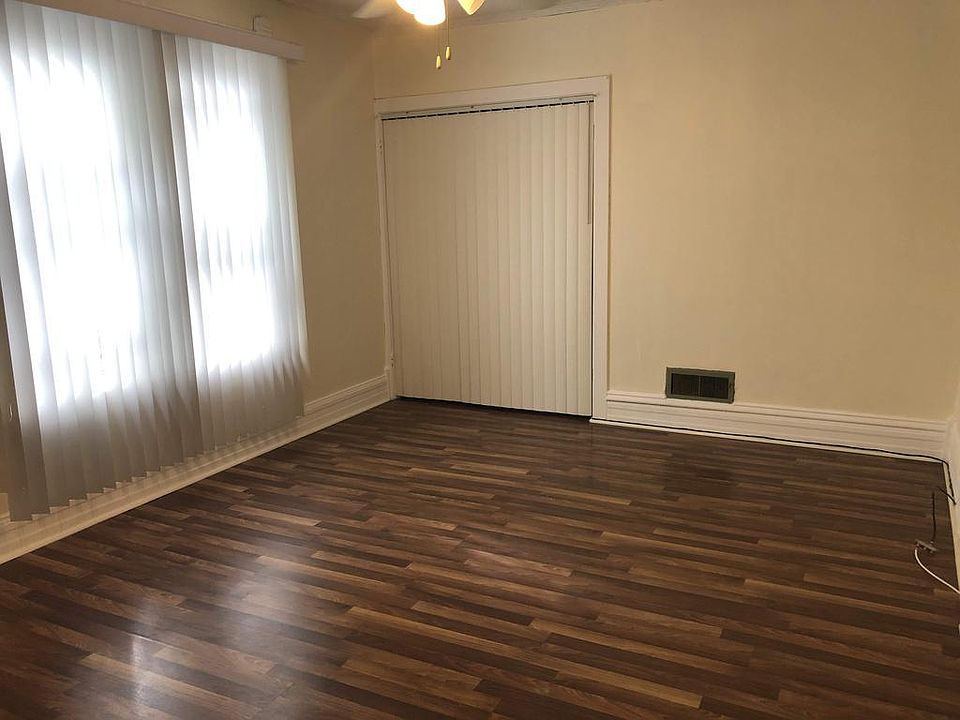 1st image of 4540 N Oakley Ave #2