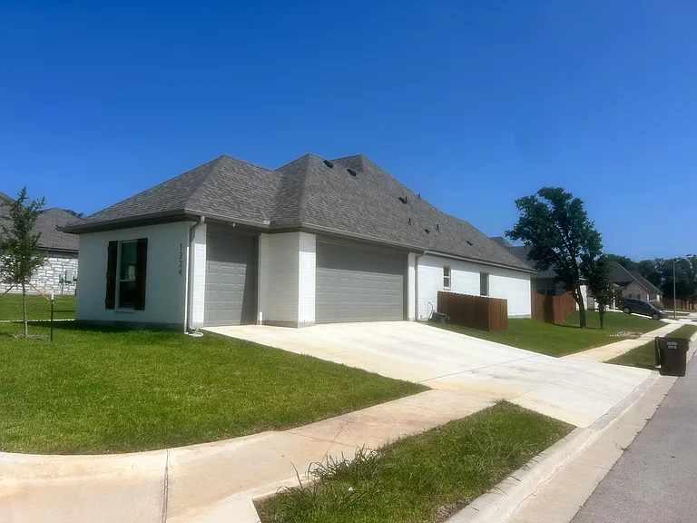 1224 Brody Way — Photo 2