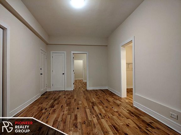 2nd image of 4625 N Paulina St #100