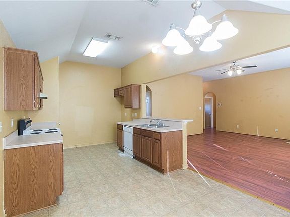 2nd image of 301 Dupont Cir