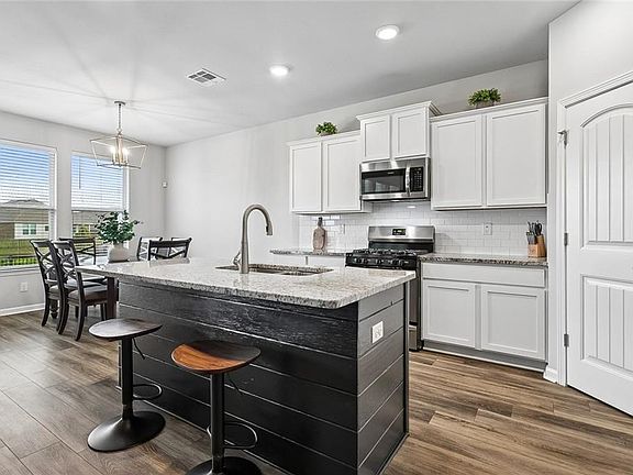 5th image of 945 Channel Bend Ct