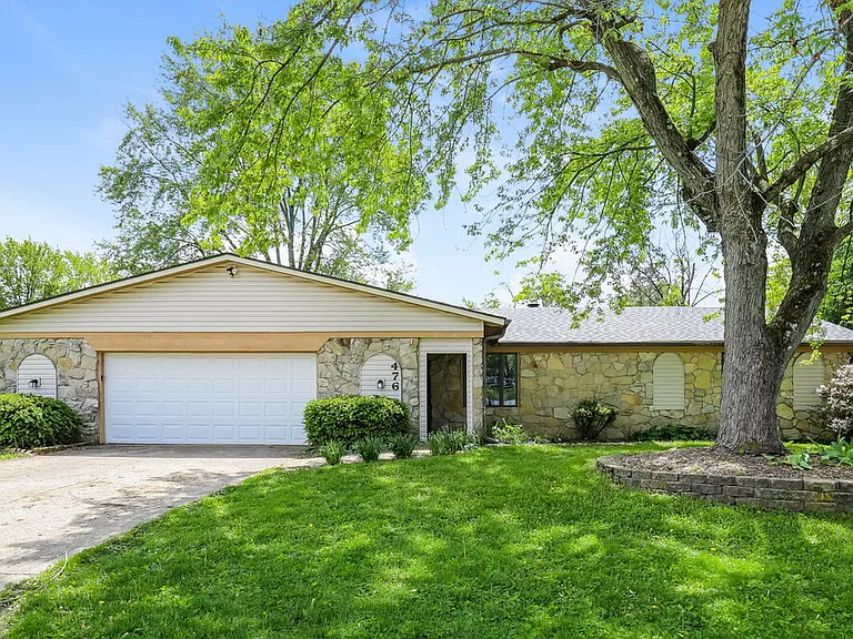 476 Spring Dr — Photo 1