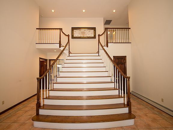 3rd image of 670 Horse Race Ln