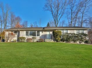 8 Sandstone Trl, New City, NY 10956