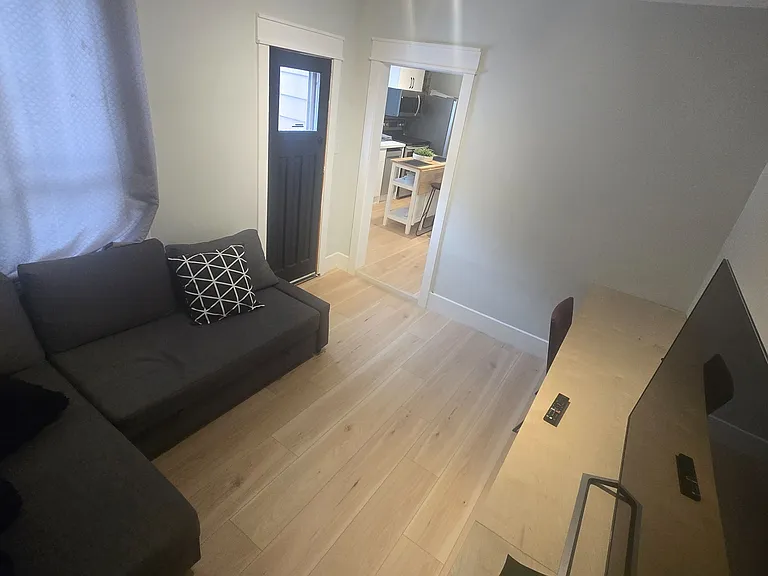 251 Silverthorn Ave #MAIN — Photo 36