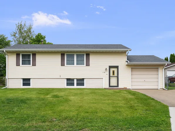 118 E Lamphere Dr, Blue Grass, IA 52726