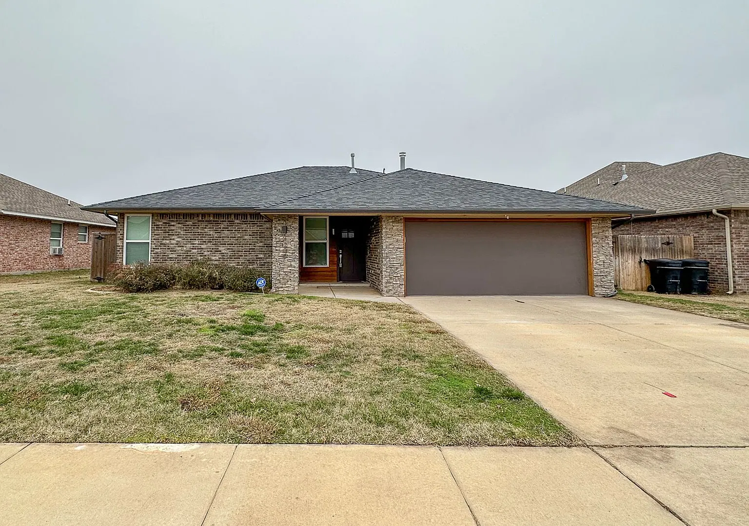 Spacious 3BD/2BTH Home in Moore — Photo 1