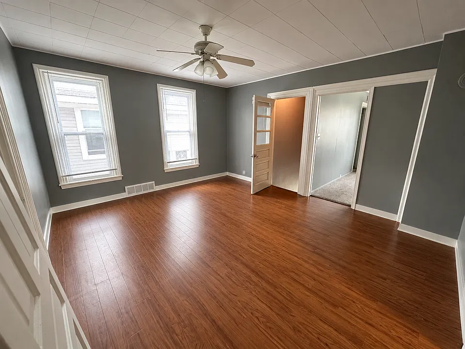 156 Lexington Ave NW
