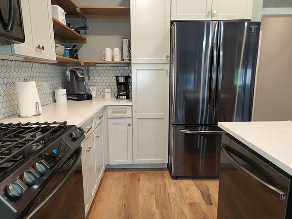 5th image of 150 Fain St