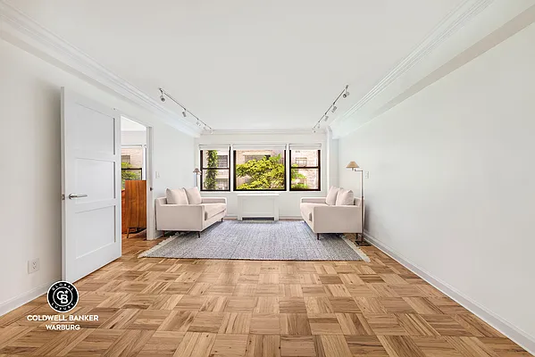 Rented by Coldwell Banker Warburg | media 7