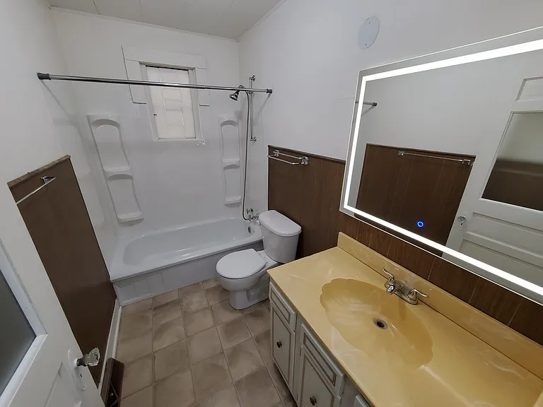 126 S Bernard St — Photo 12