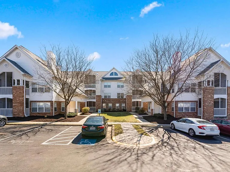 6600 Lake Park Dr #103 — Photo 21