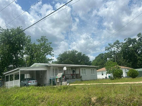 3rd image of 1321 Celeste Rd