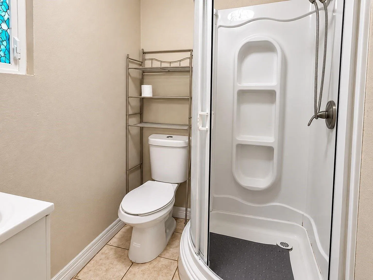 1 bed, 1.0 bath, $700 — Photo 3