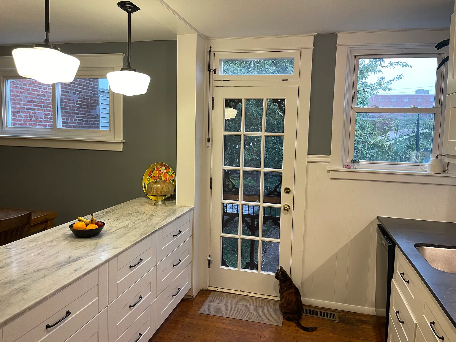 3 bed, 960 sqft, $2,200 — Photo 2