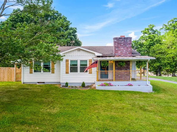 310 Oak St, Hillsville, VA 24343