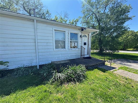 2nd image of 1015 Dardenne St