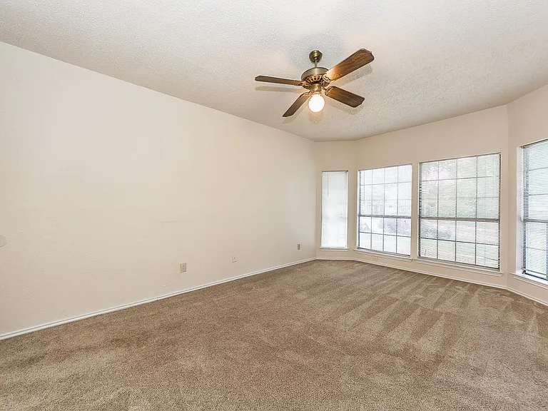 2710 Francisco Dr — Photo 34