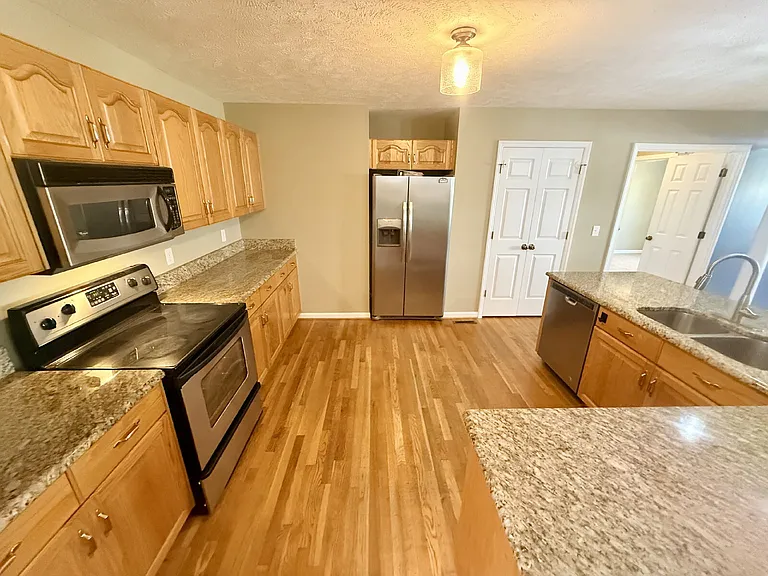 42 Mayflower Ct — Photo 6