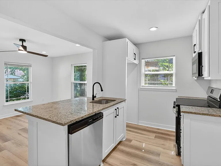 5616 Wellesley Ave — Photo 10
