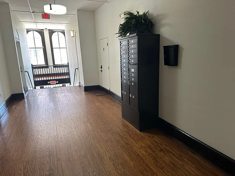 Plaza at Bank Street — Photo 18