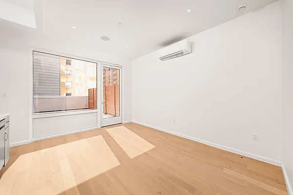 Living room, photo 1