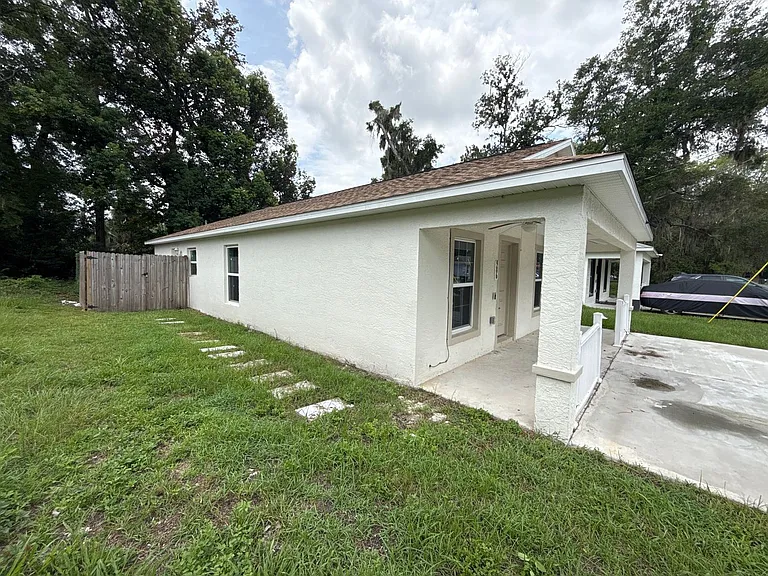 986 NW 1st St — Photo 3