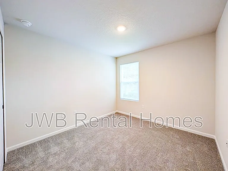1216 Pangola Dr — Photo 7