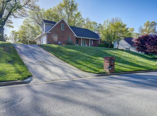 622 Glen Oaks Pl, Johnson City, TN 37615