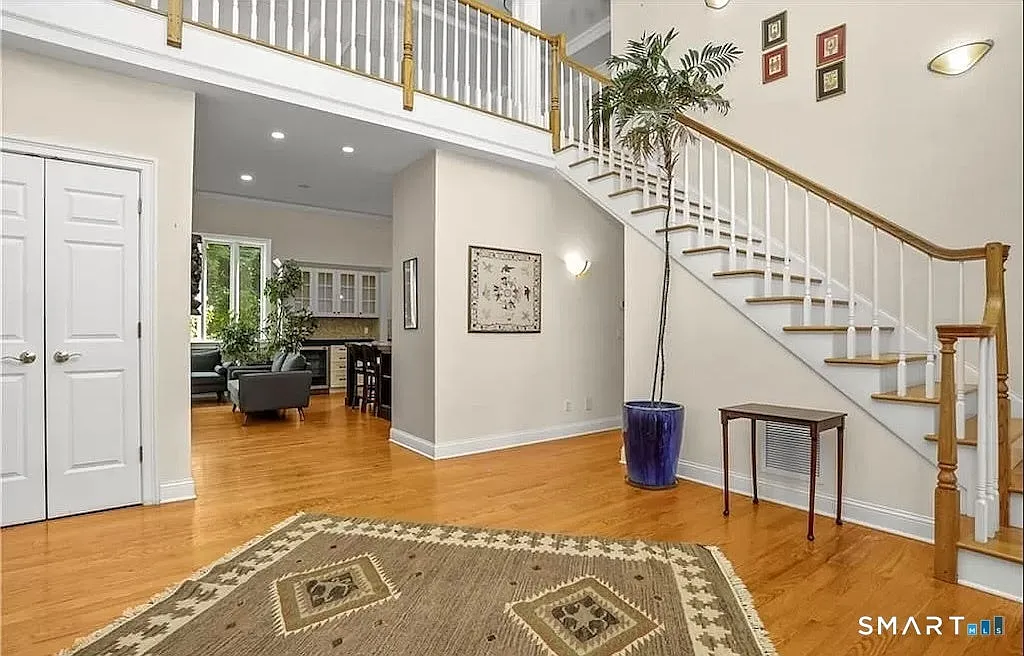 5 bed, 4.5 bath, 5810 sqft, $12,500 — Photo 1