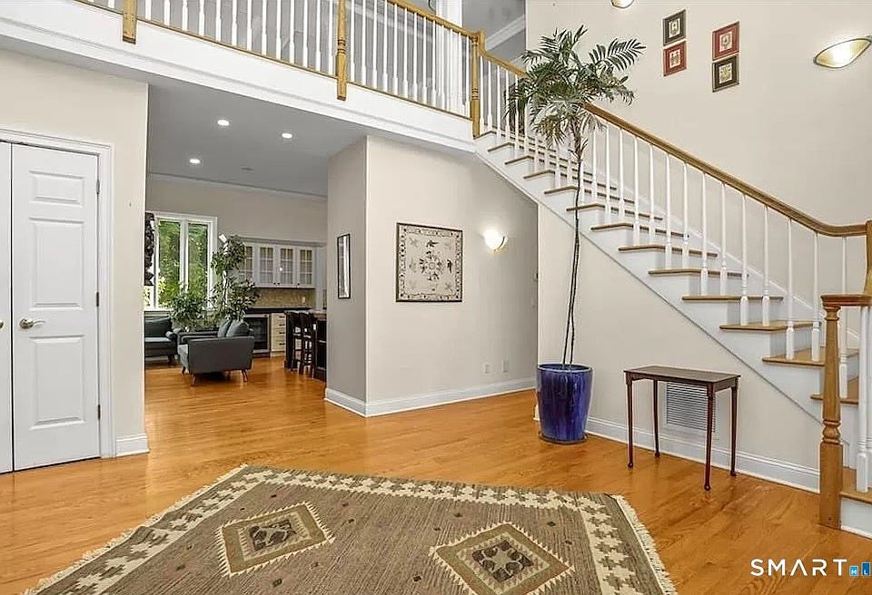 1st image of 30 Stillview Rd